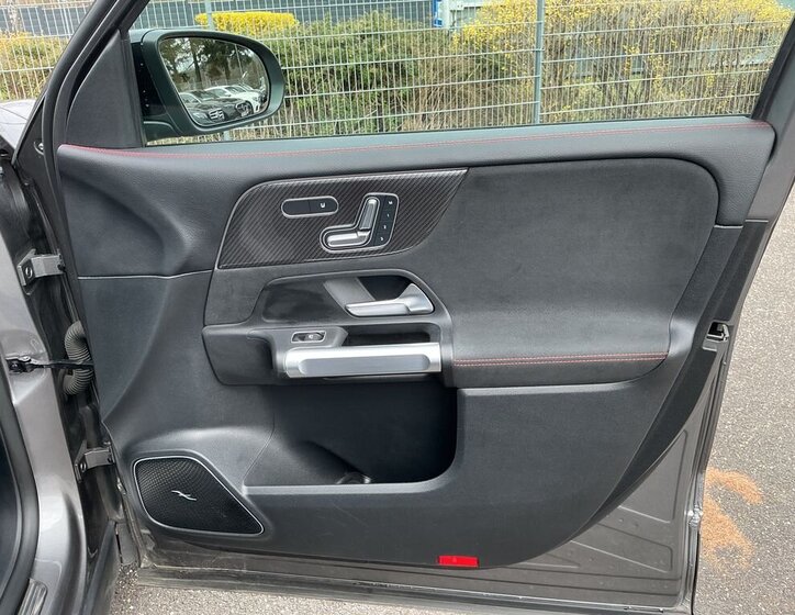 Mercedes-Benz GLB SUV / Terénní 2,0 l 140 kw