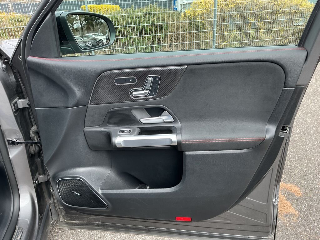 Mercedes-Benz GLB SUV / Terénní 2,0 l 140 kw