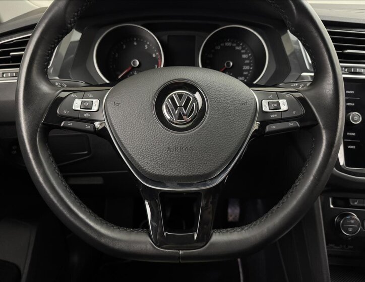Volkswagen Tiguan 9