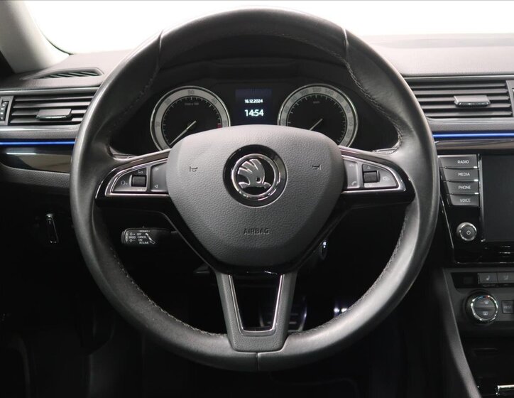 Škoda Superb 18