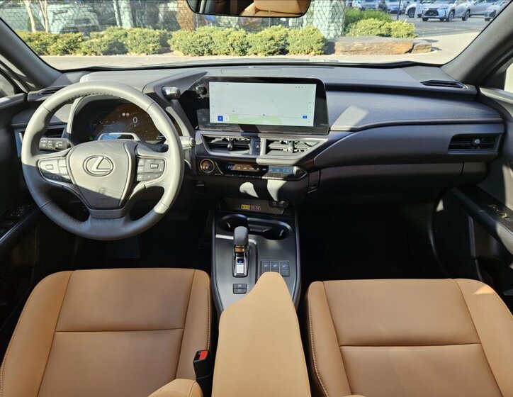 Lexus UX 300h Hatchback 2,0 l 146 kw