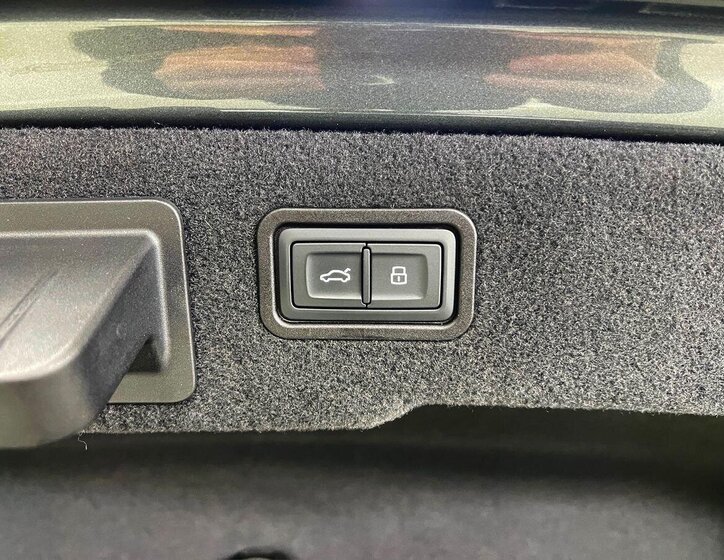 Audi A8 Sedan / Limuzína 3,0 l 210 kw