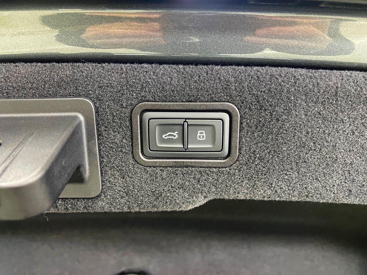 Audi A8 Sedan / Limuzína 3,0 l 210 kw