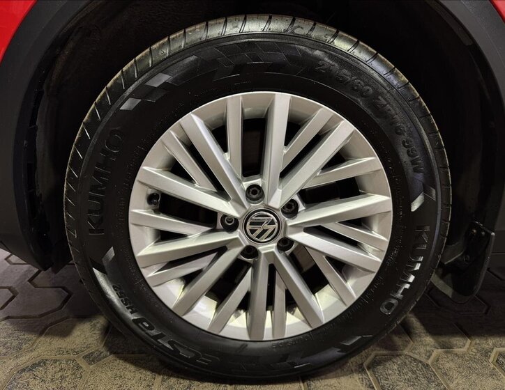 Volkswagen T-Roc SUV / Terénní 2,0 l 140 kw