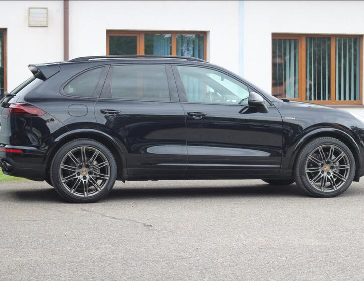 Porsche Cayenne SUV 4,1 l 283 kw