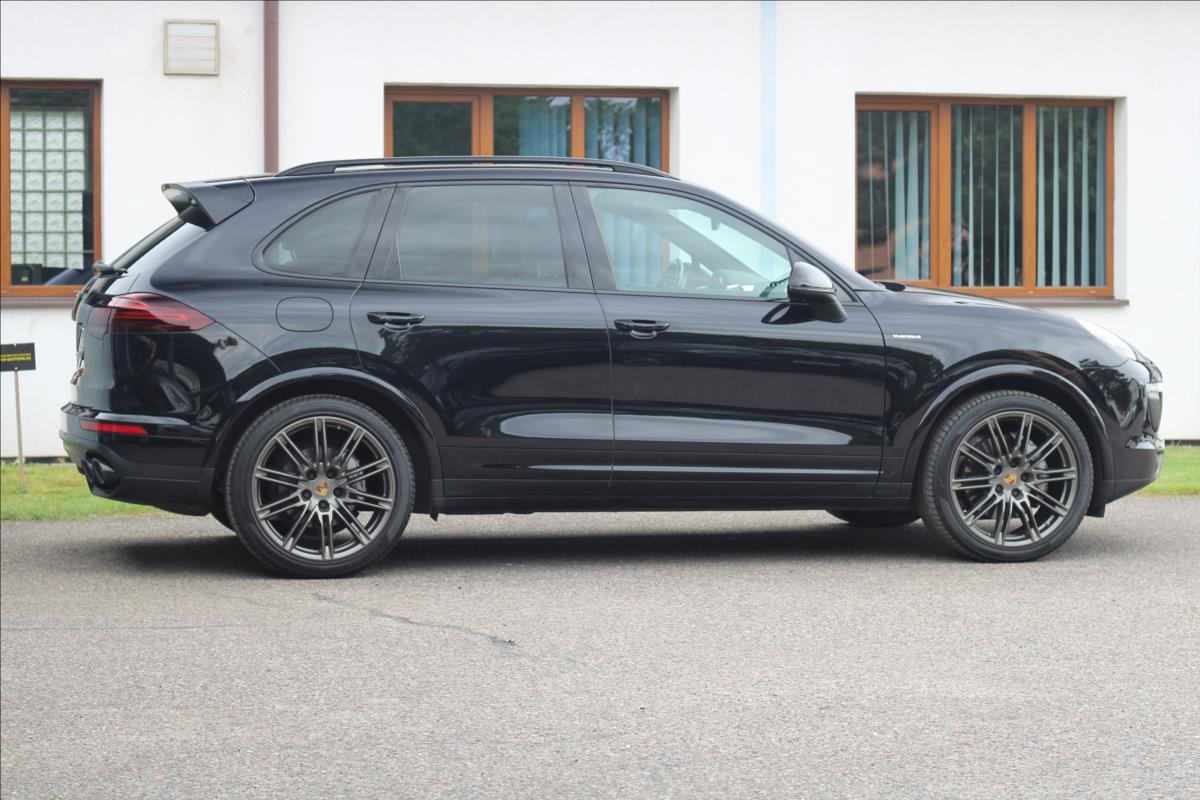 Porsche Cayenne SUV 4,1 l 283 kw