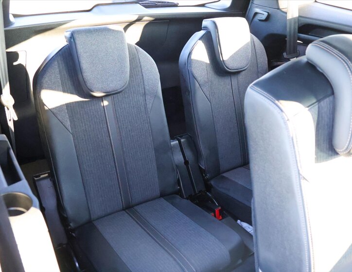 Peugeot 5008 SUV 1,6 l 133 kw