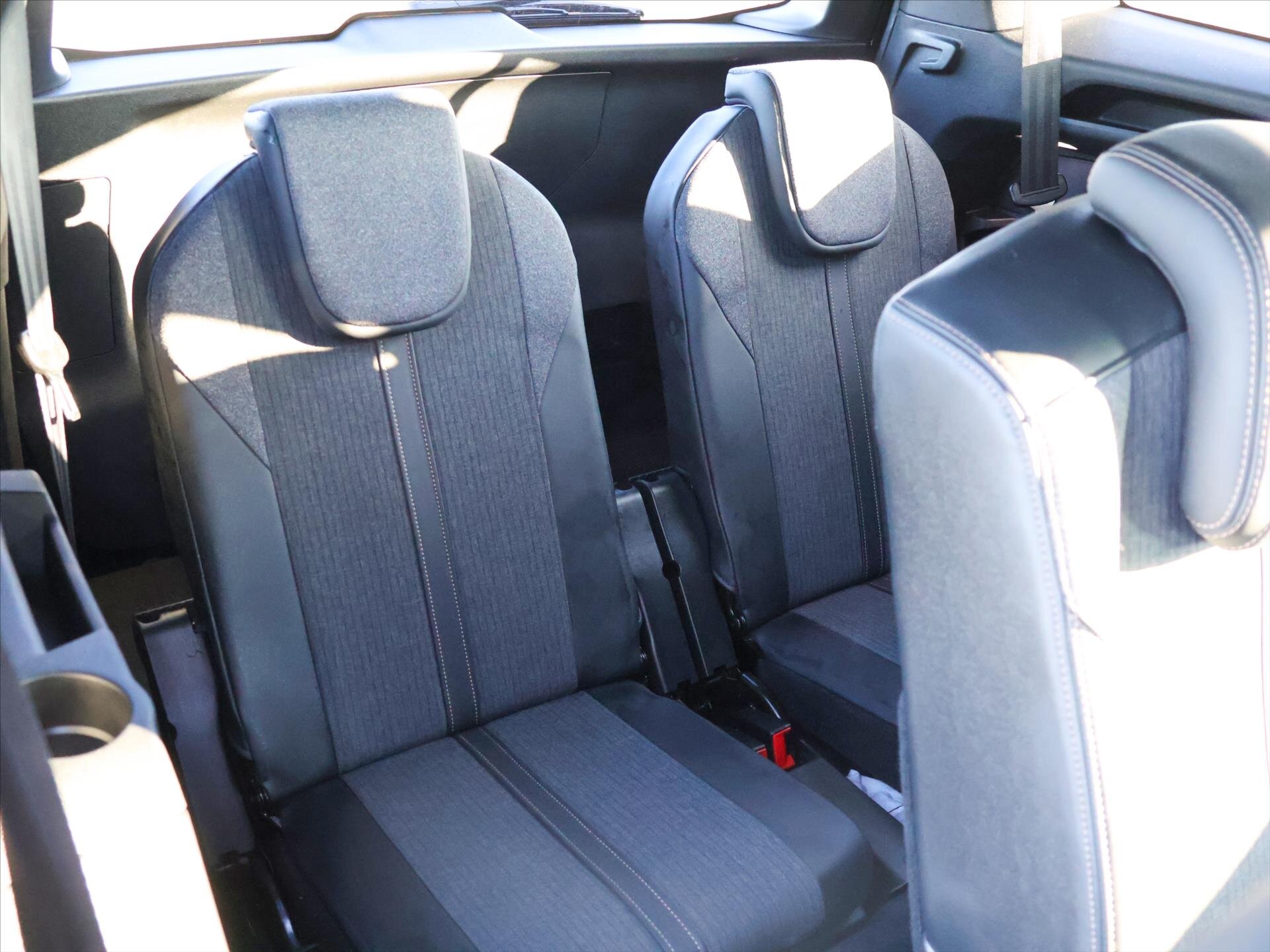 Peugeot 5008 SUV 1,6 l 133 kw