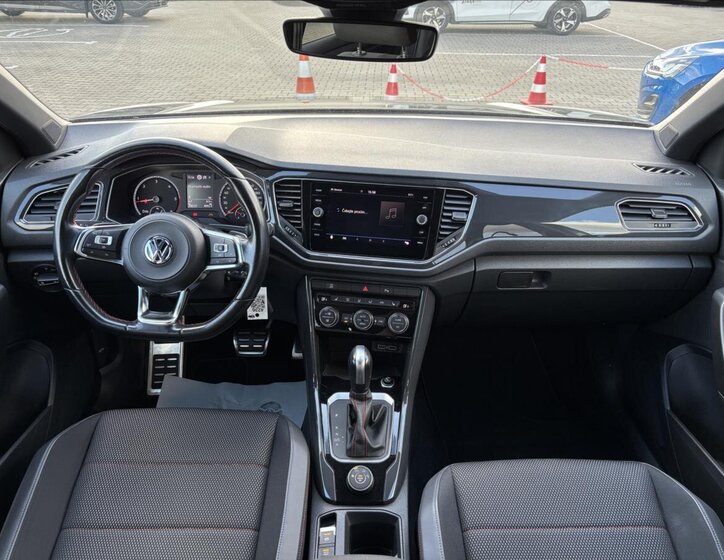 Volkswagen T-Roc SUV / Terénní 2,0 l 140 kw