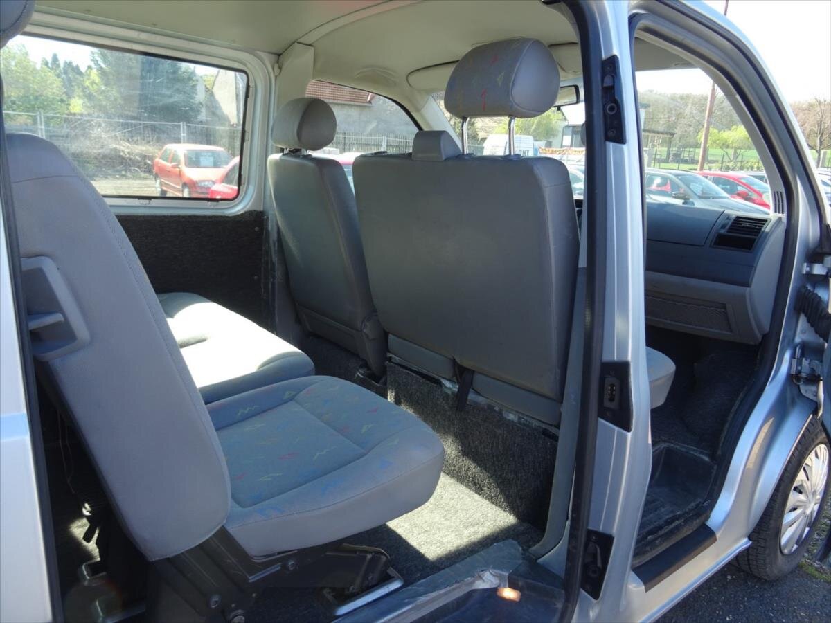 Volkswagen Caravelle MPV 2,5 l 96 kw