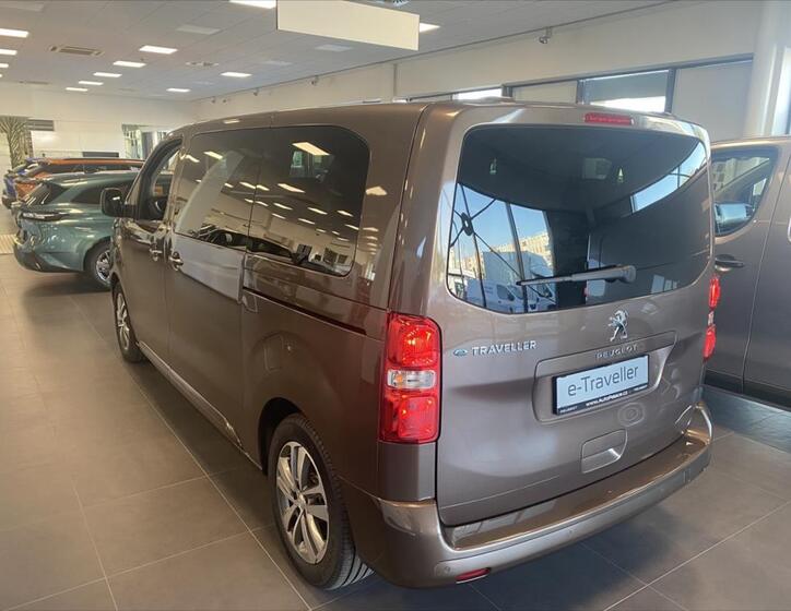 Peugeot Traveller 4