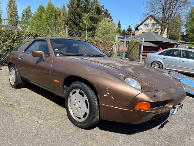 Porsche 928