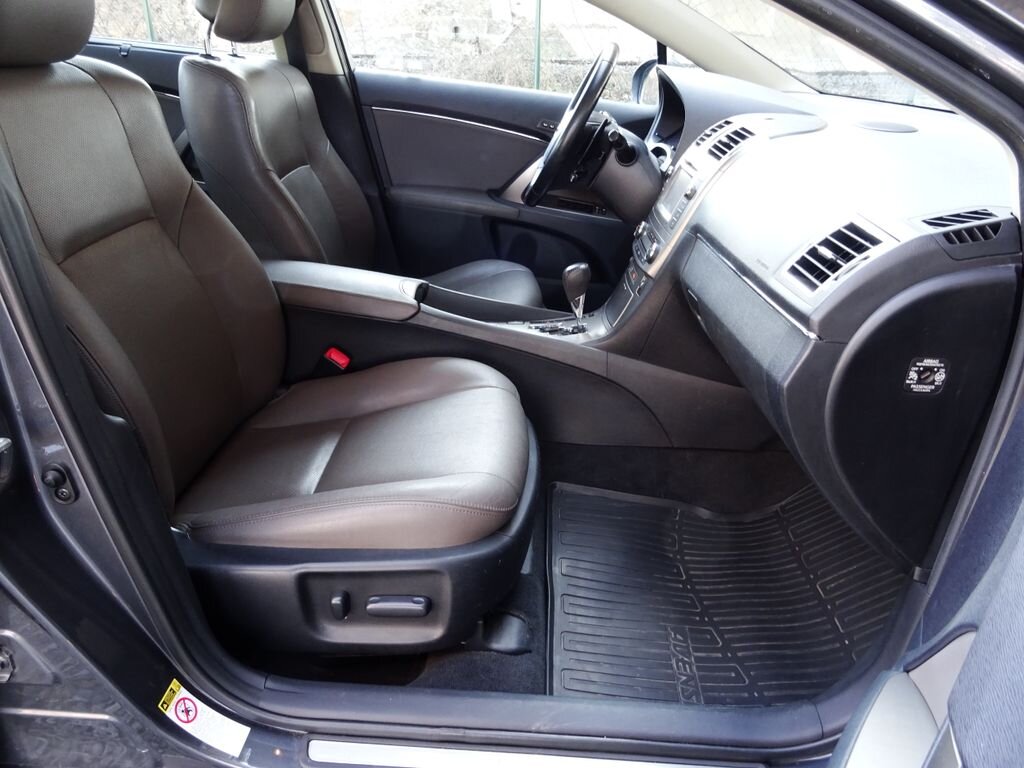 Toyota Avensis Sedan / Limuzína 2,0 l 112 kw