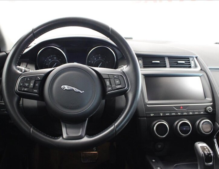 Jaguar E-Pace SUV / Terénní 2,0 l 183 kw