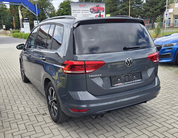 Volkswagen Touran 2