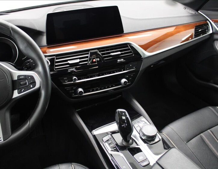 BMW Řada 5 Kombi 2,0 l 140 kw