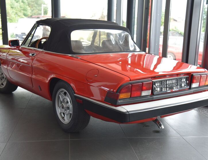 Alfa Romeo Spider 8