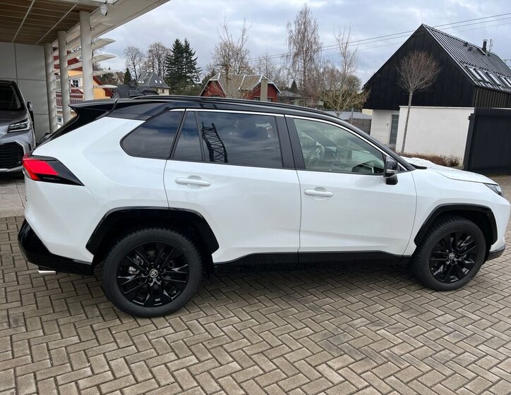 Toyota RAV4 SUV 2,5 l 131 kw