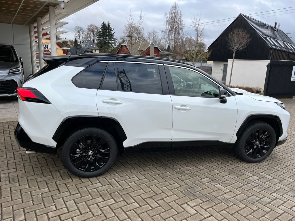 Toyota RAV4 SUV 2,5 l 131 kw