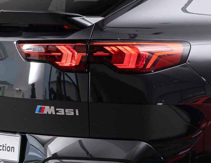 BMW X2 SUV 2,0 l 221 kw