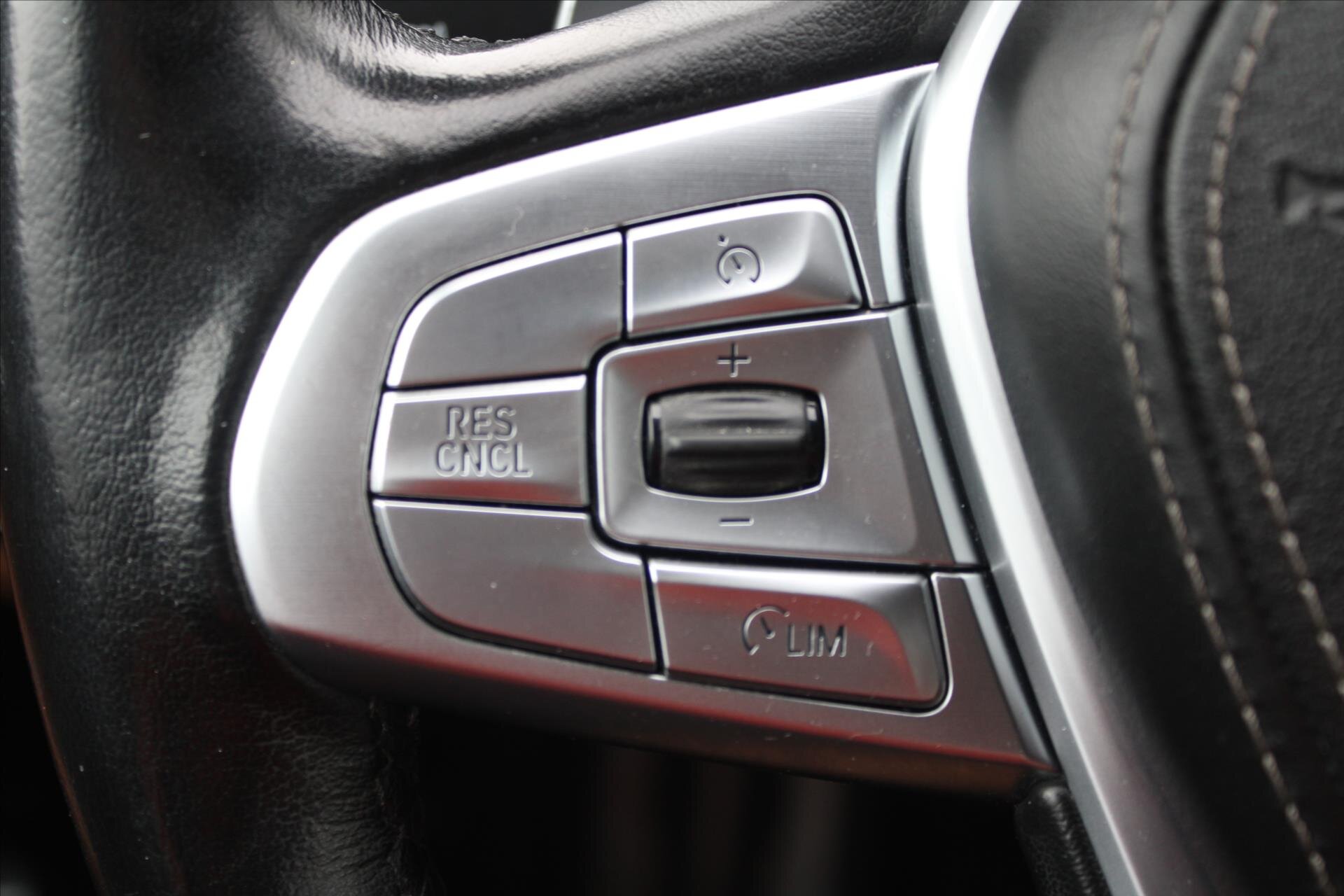 BMW Řada 7 Sedan / Limuzína 3,0 l 195 kw