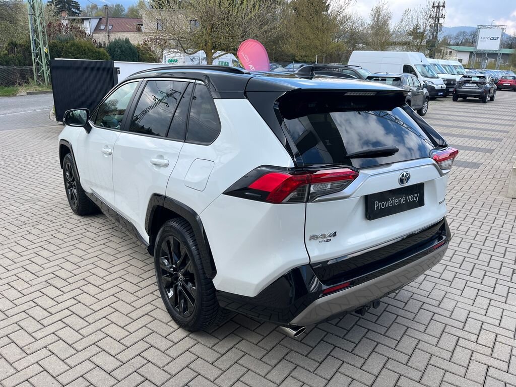 Toyota RAV4 SUV / Terénní 2,5 l 131 kw