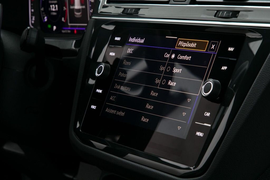 Volkswagen Tiguan SUV 2,0 l 235 kw