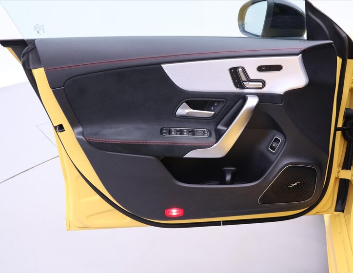 Mercedes-Benz CLA Sedan / Limuzína 2,0 l 140 kw