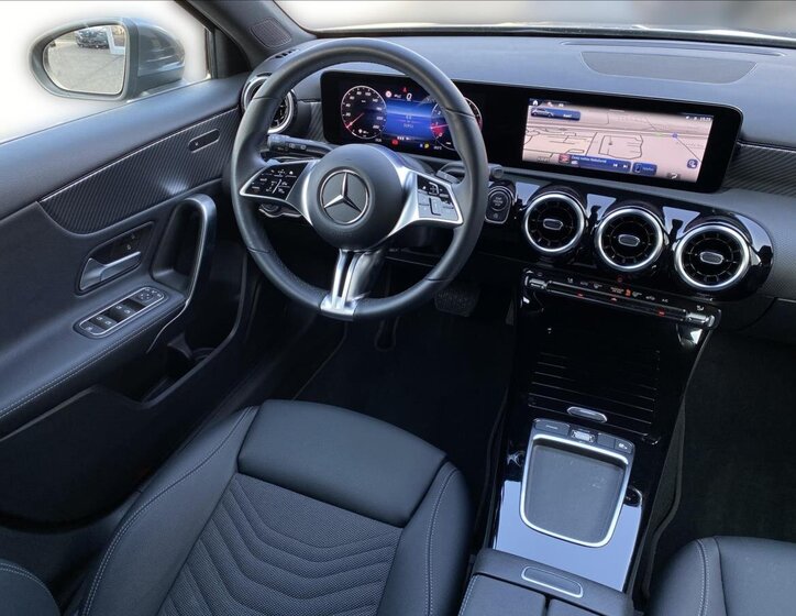 Mercedes-Benz Třídy A Hatchback 1,3 l 120 kw