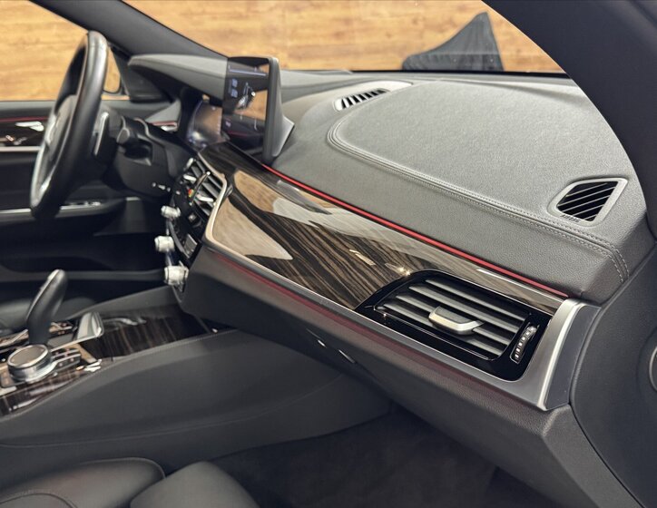 BMW Řada 6 Sedan / Limuzína 3,0 l 250 kw