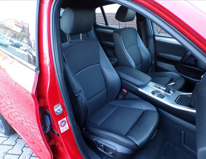 BMW X4 Sedan / Limuzína 3,0 l 190 kw