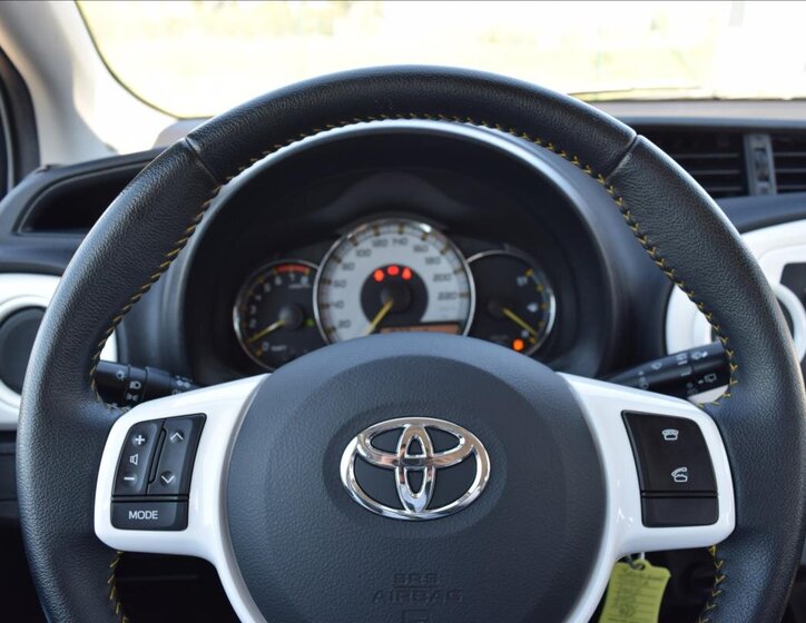 Toyota Yaris Hatchback 998,0 51 kw