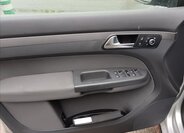 Volkswagen Touran Kombi 1,5 l 77 kw