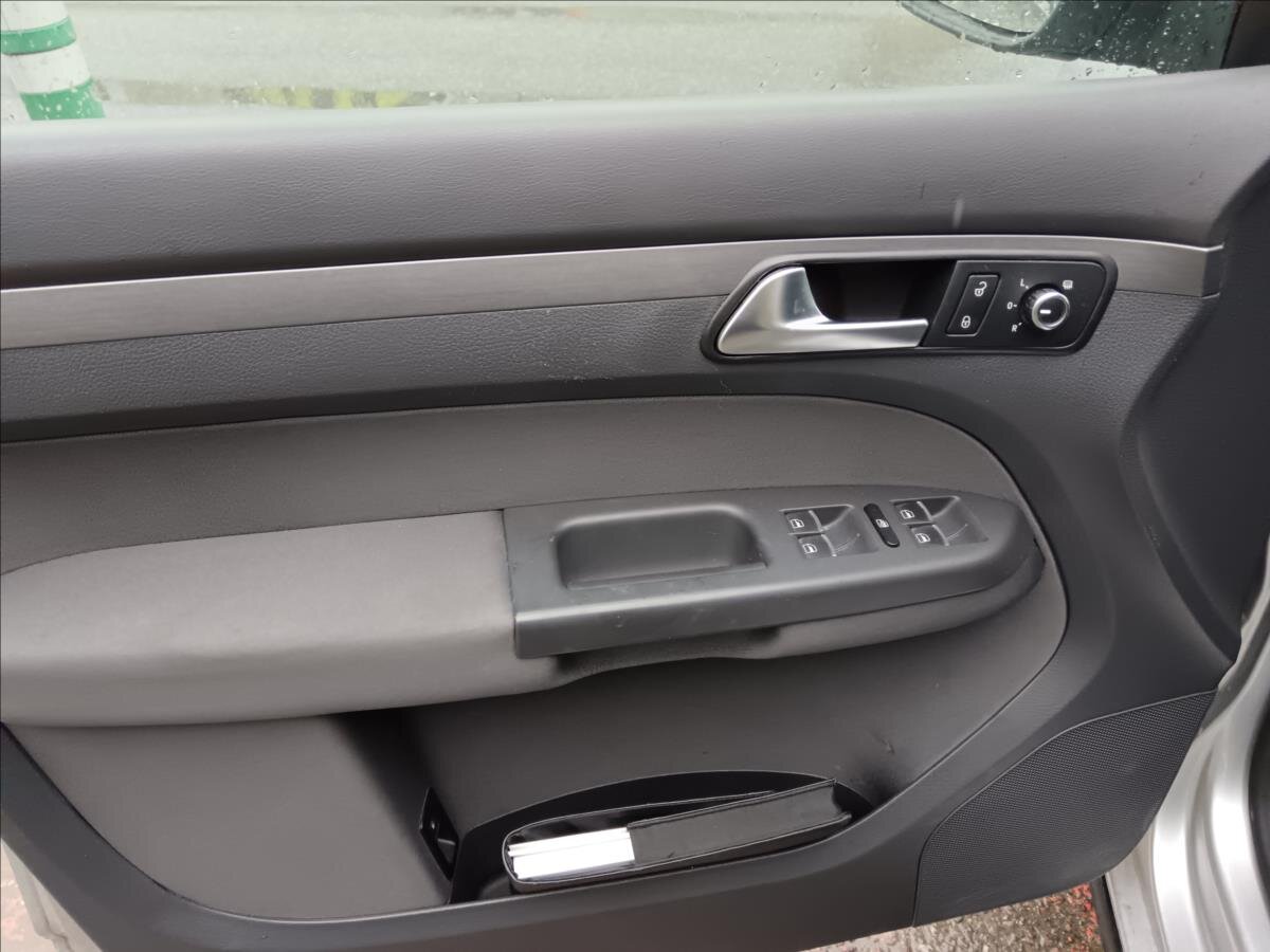 Volkswagen Touran Kombi 1,5 l 77 kw