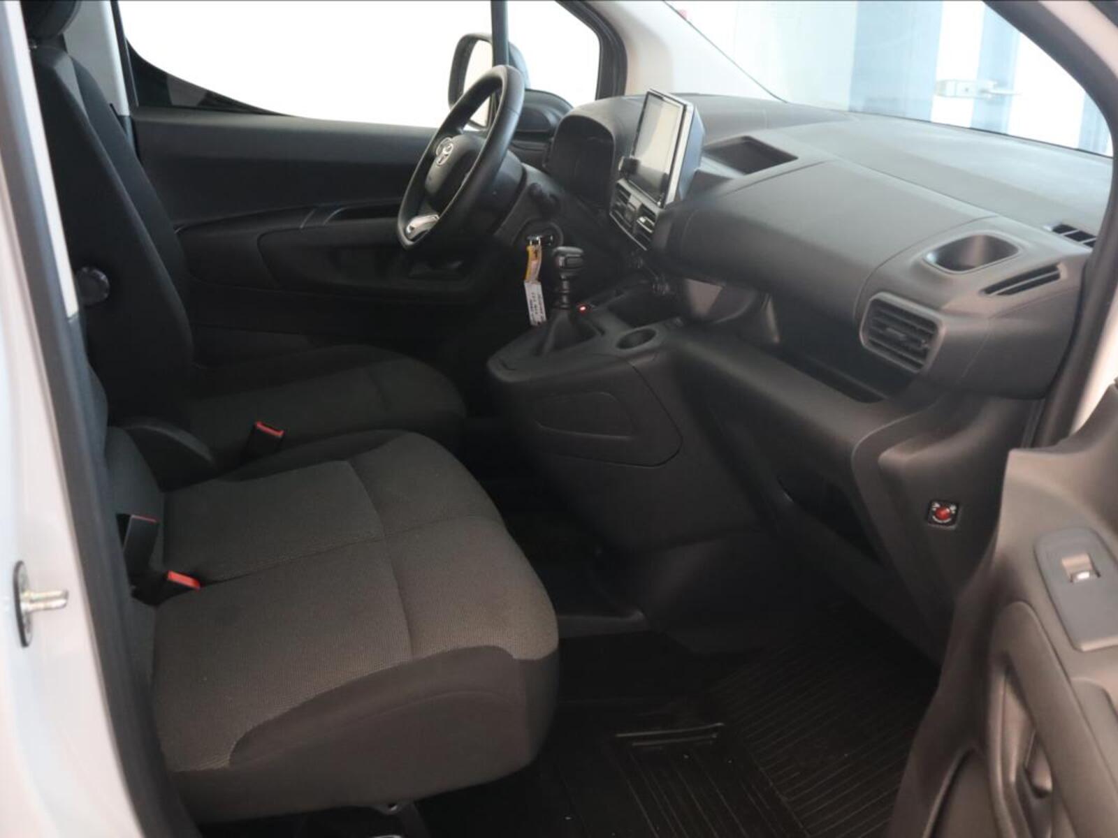 Toyota ProAce City 13