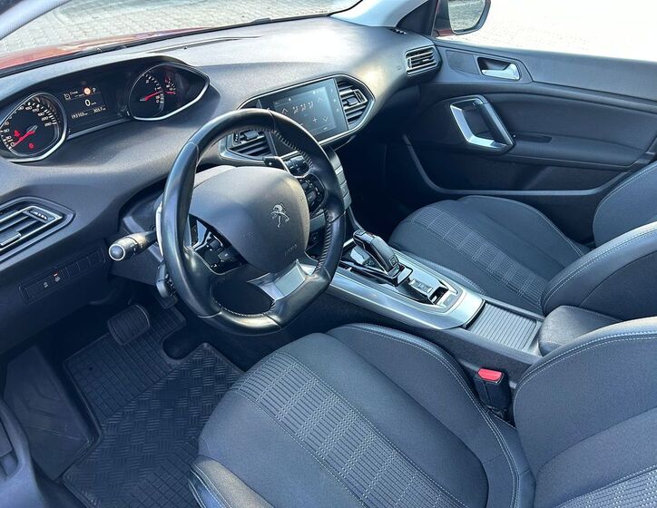 Peugeot 308 7