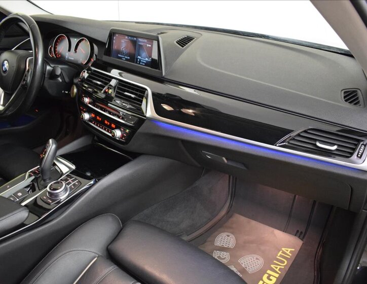 BMW Řada 5 Sedan / Limuzína 3,0 l 195 kw