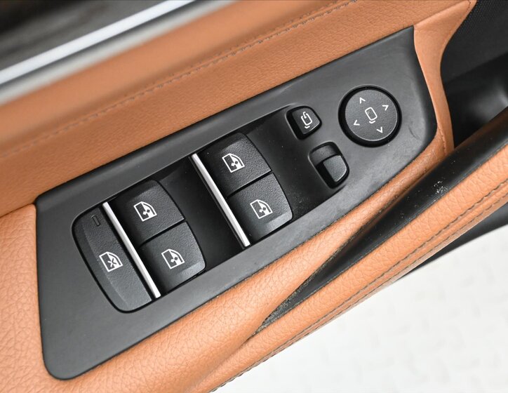 BMW Řada 5 Kombi 3,0 l 195 kw