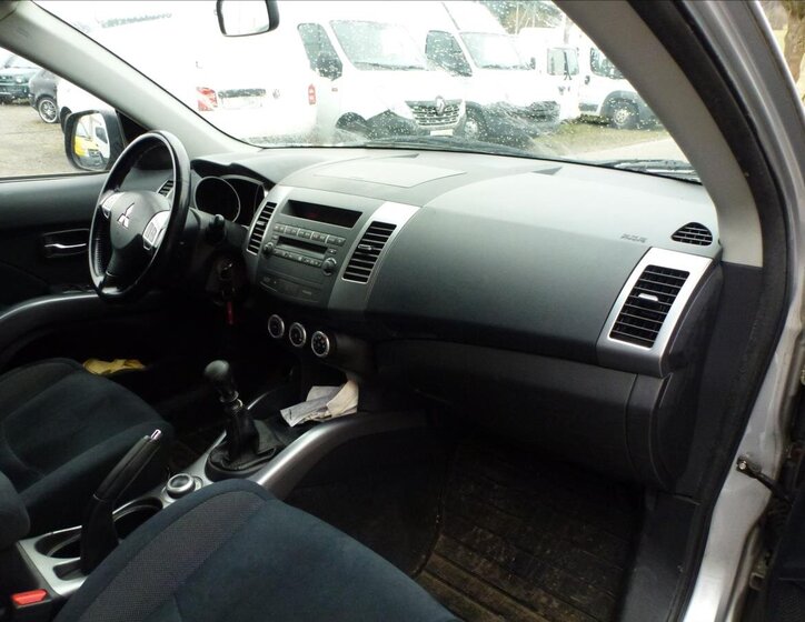 Mitsubishi Outlander SUV / Terénní 2,0 l 103 kw