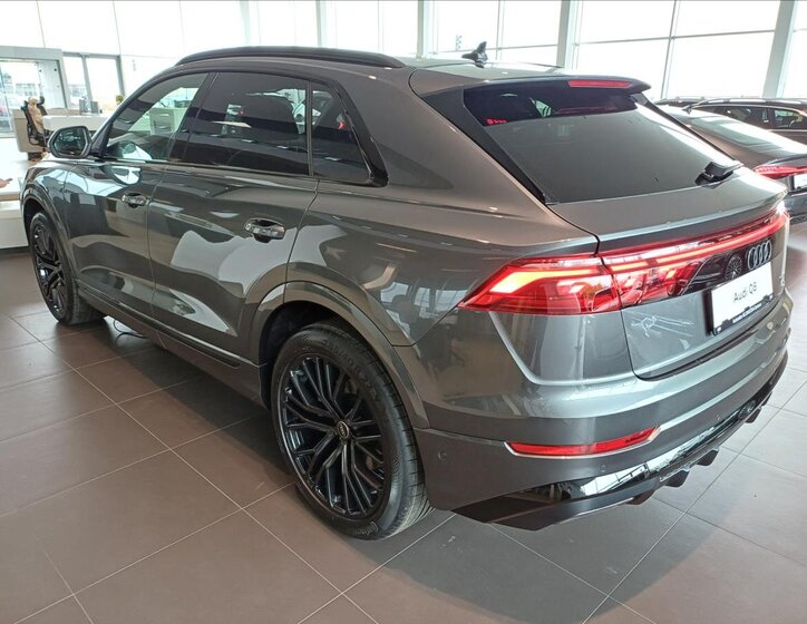 Audi Q8 7