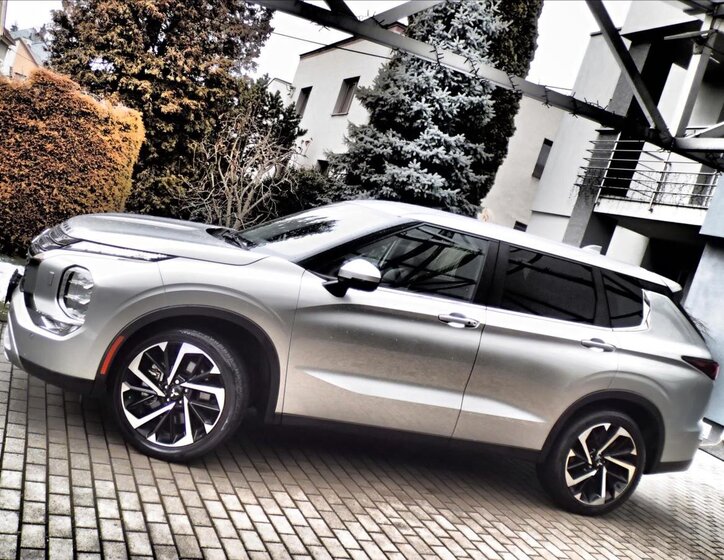 Mitsubishi Outlander SUV / Terénní 2,4 l 162 kw