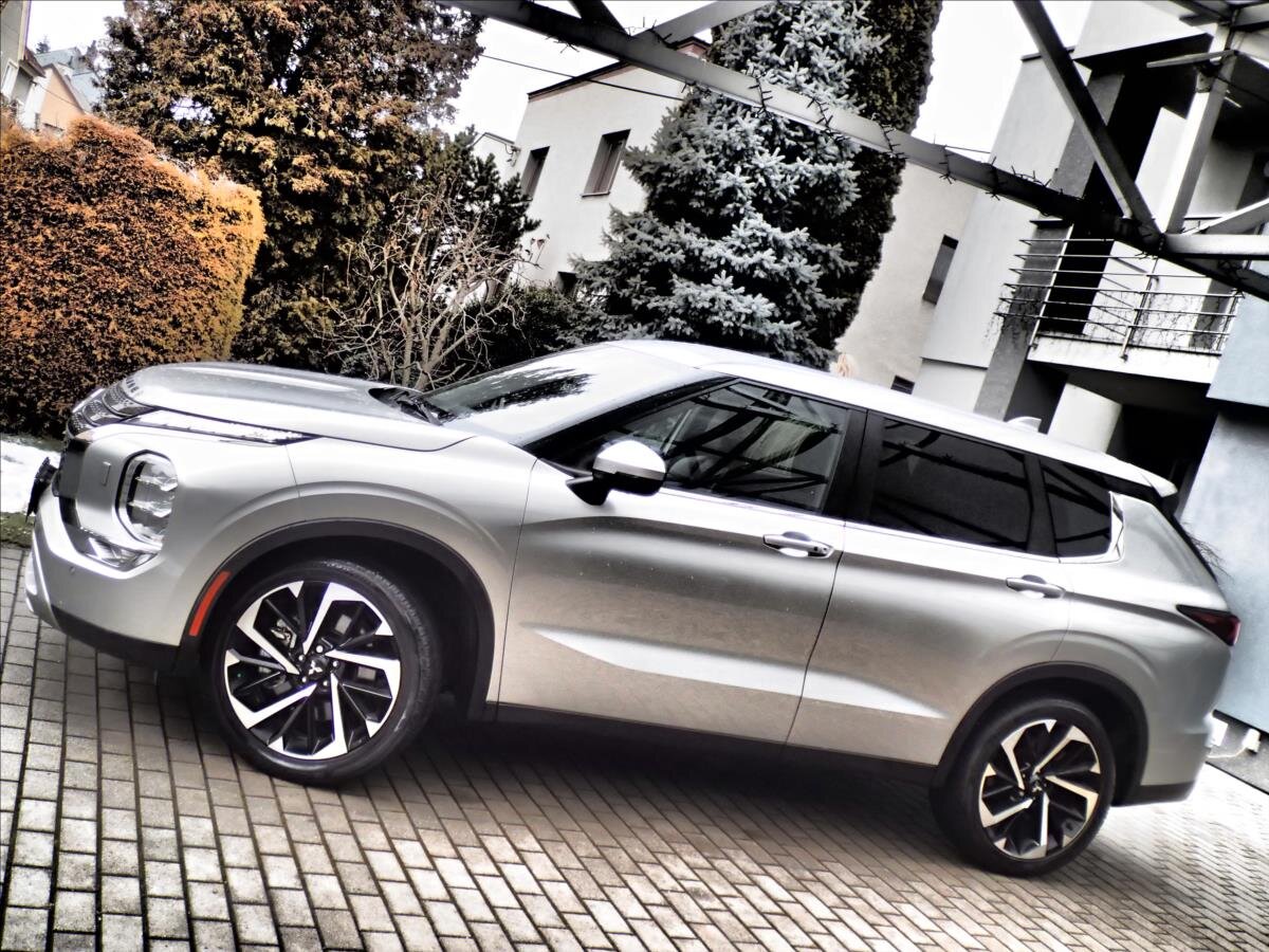 Mitsubishi Outlander SUV / Terénní 2,4 l 162 kw