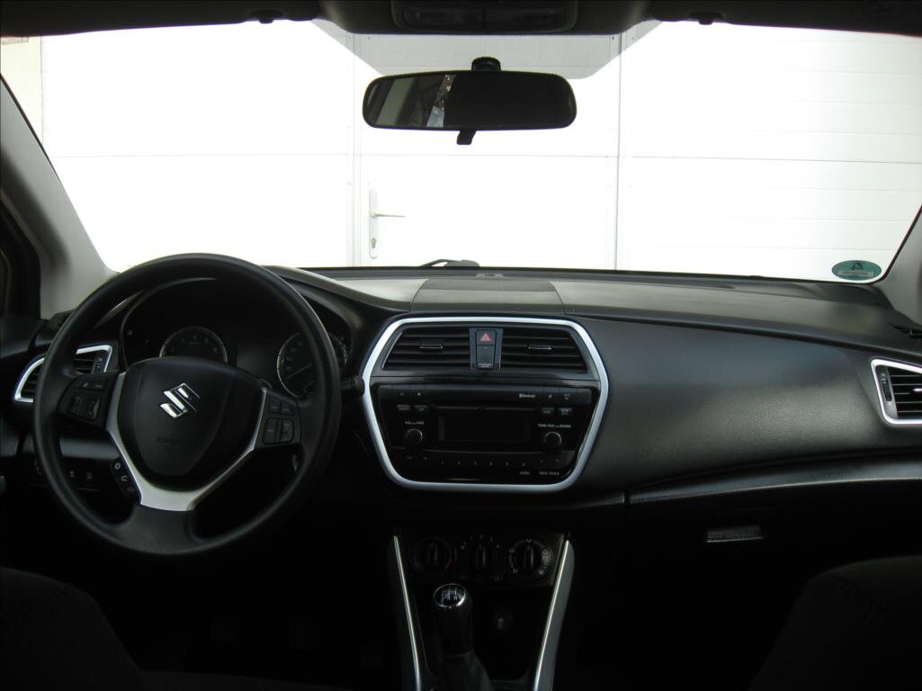 Suzuki S-Cross Hatchback 998,0 82 kw
