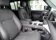Land Rover Defender 33