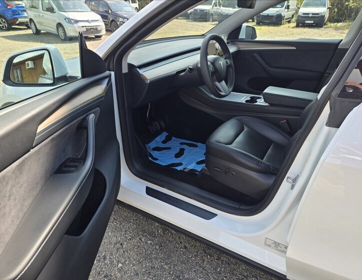 Tesla Model Y SUV / Terénní 0,0 378 kw