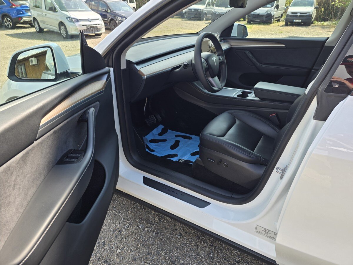 Tesla Model Y SUV / Terénní 0,0 378 kw