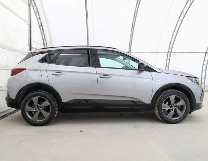Opel Grandland SUV 1,2 l 96 kw