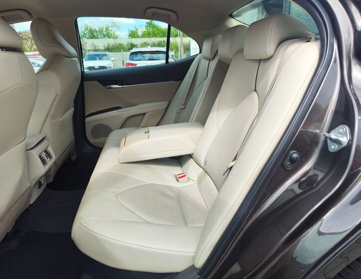 Toyota Camry Sedan / Limuzína 2,5 l 160 kw