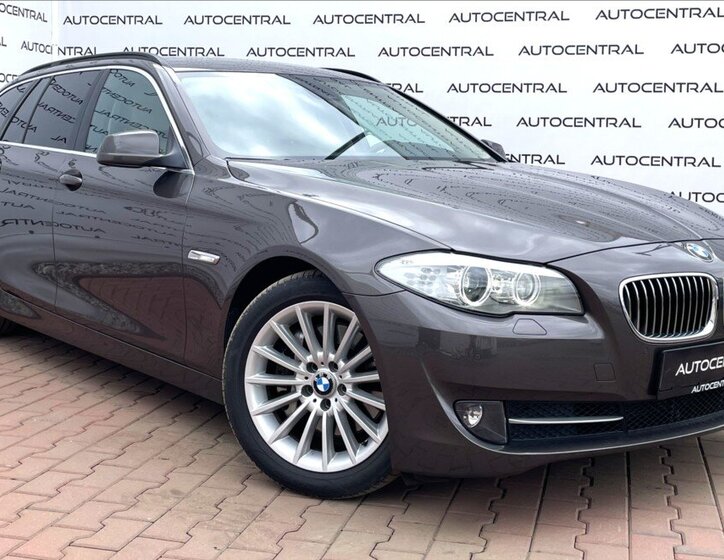 BMW Řada 5 Kombi 3,0 l 180 kw