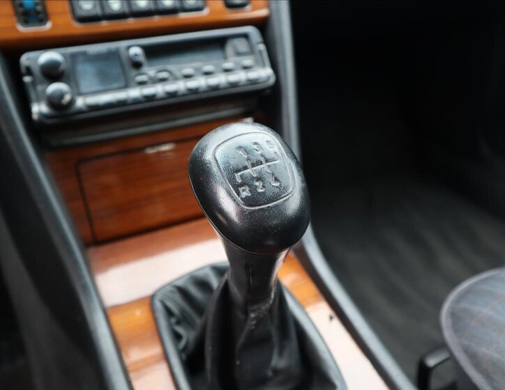 Mercedes-Benz 200 10